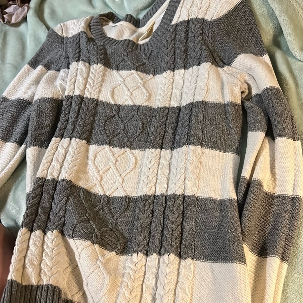 Faded glory sweater like new